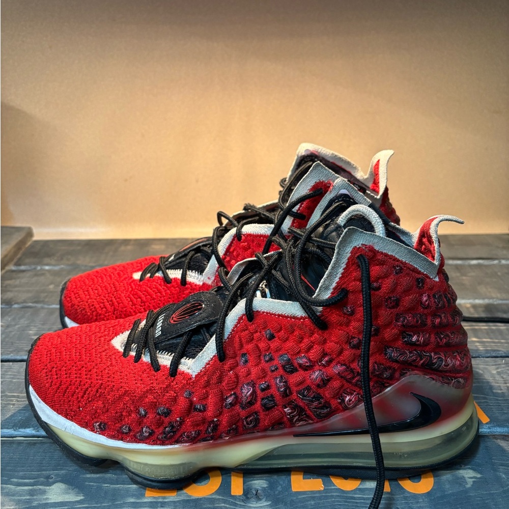 Nike LeBron 17 Air Max Uptempo Size 10